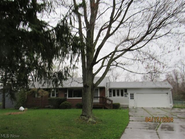12545 Hovey Dr, Chesterland, OH 44026