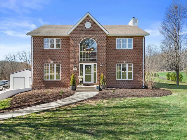 W266S8655 Rustic View LANE, Mukwonago, WI 53149