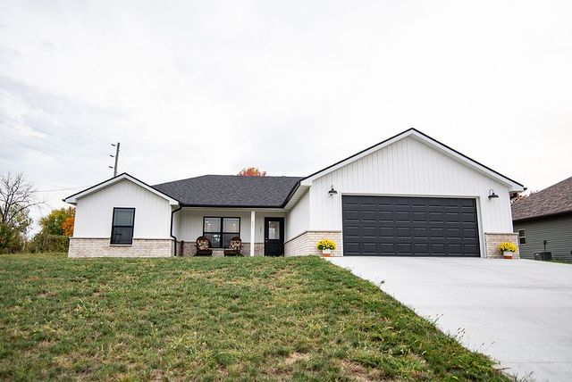 4801 Carly Dr, Jefferson City, MO 65101