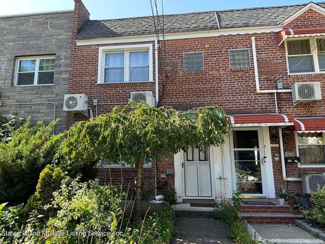 10-16 117th St, College Pt, NY 11356