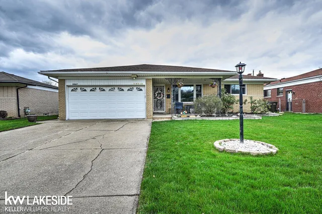 33647 Mina Dr, Sterling Heights, MI 48312