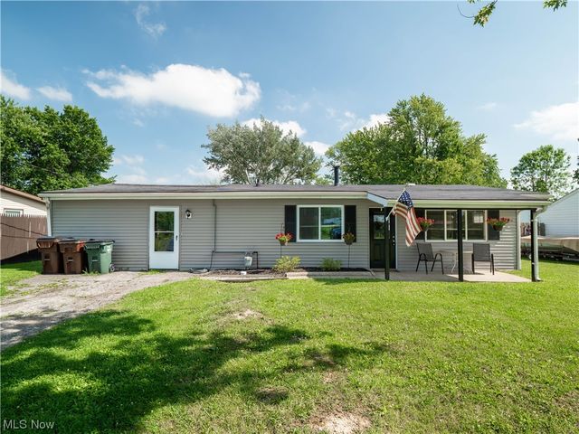 12127 National Dr, Grafton, OH 44044