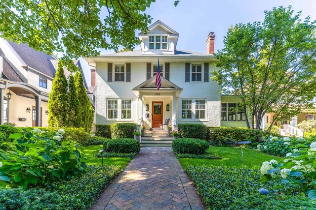 106 E  Woodland Rd, Lake Forest, IL 60045