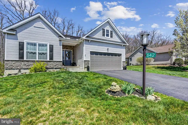 642 W  Oak Ln, White Haven, PA 18661
