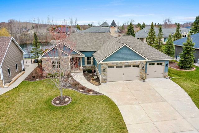 980 Magellan Way, Hobart, WI 54155