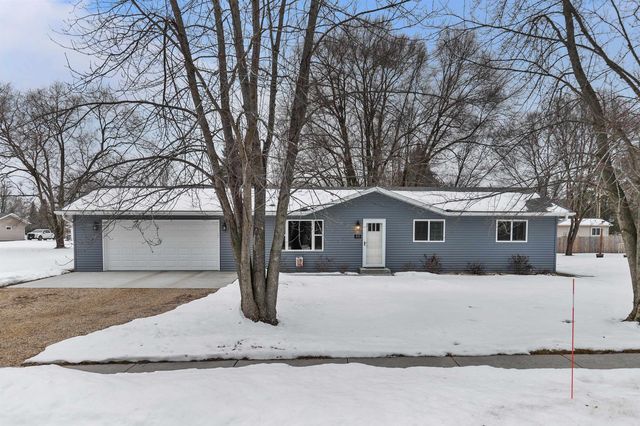 450 E  Green Meadow Dr, Wautoma, WI 54982