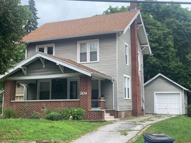 204 Haskins Rd, Bowling Green, OH 43402