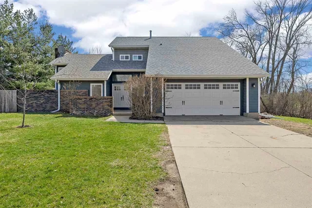 5750 J St SW, Cedar Rapids, IA 52404