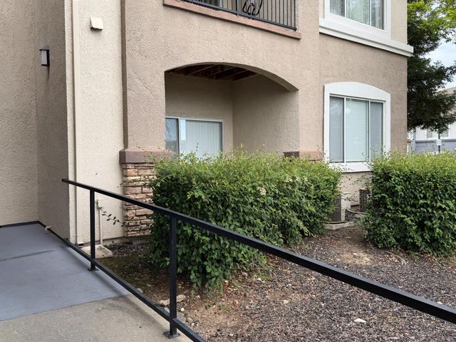 701 Gibson Dr #1212, Roseville, CA 95678