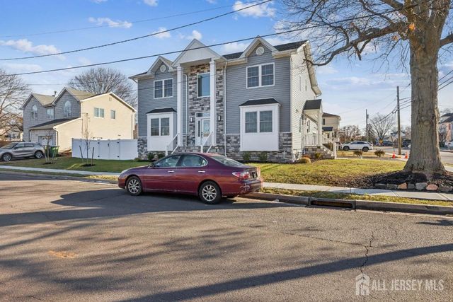 239 Suttons Ln, Edison, NJ 08817