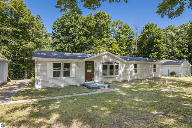 3305 Brown Fire Ln NW, Williamsburg, MI 49690