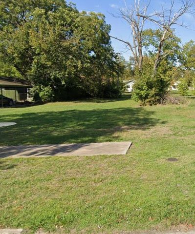 306 W  3rd St, Coffeyville, KS 67337