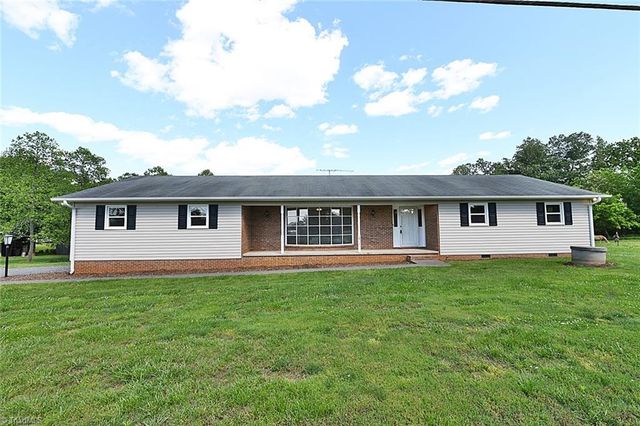 1816 Falcon Rd, East Bend, NC 27018