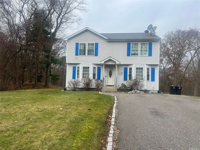 9 Mill Lane, Medford, NY 11763