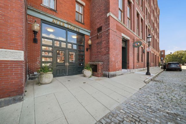 172 Middle St #501, Lowell, MA 01852