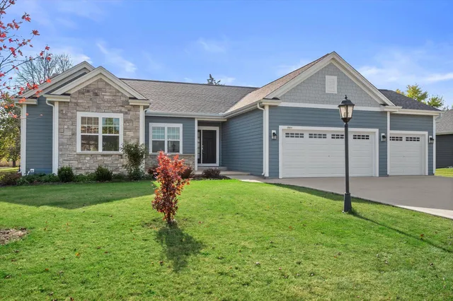 7911 West Oakwood WAY, Franklin, WI 53132