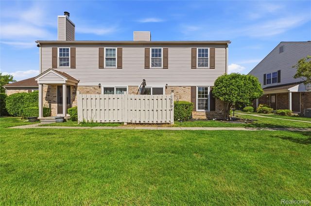 15794 Charleston Dr, Clinton Township, MI 48038
