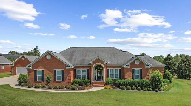 103 Stonegate Rd, Headland, AL 36345