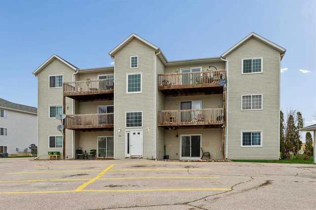 409 James Blvd NW #11, Oxford, IA 52322