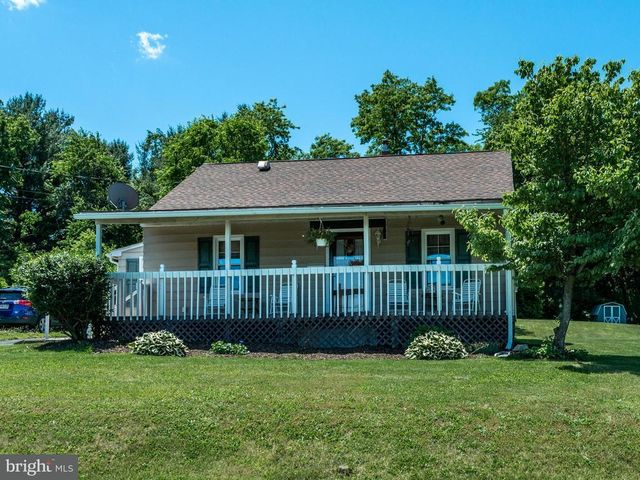 427 N  Walnut St, Boiling Springs, PA 17007