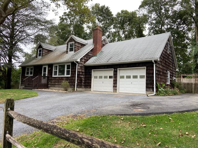 32 Cliff Rd W, Wading River, NY 11792