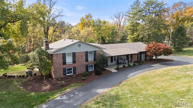 13 Balcon Est, Saint Louis, MO 63141