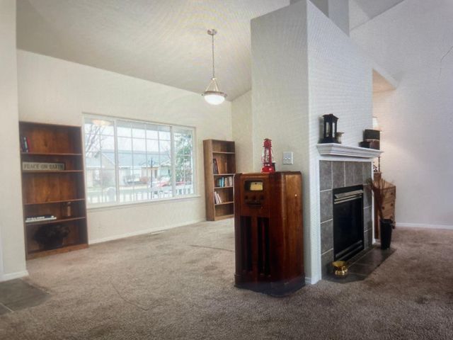 170 E  Carver Dr, Meridian, ID 83642