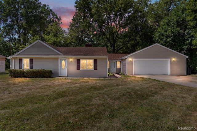 1156 Rinn St, Burton, MI 48509