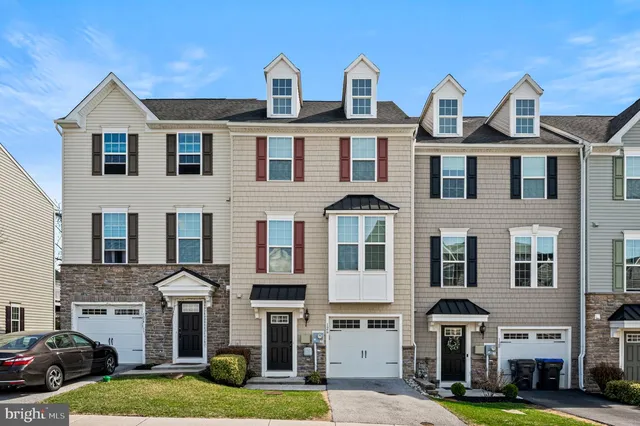 126 Cricket Dr, Malvern, PA 19355