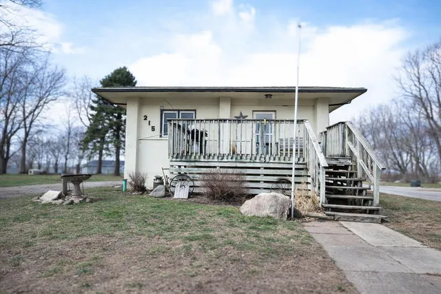 215 NW 1st St, Gilmore City, IA 50541
