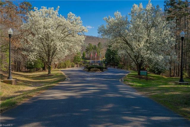 288 Emerald Isle Ct, Lexington, NC 27292