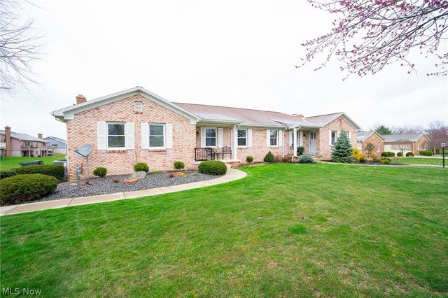 10 Lakeview Cir, Canfield, OH 44406
