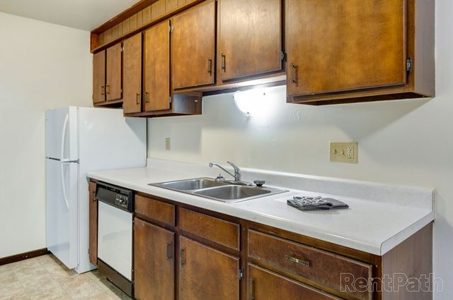 318-408 17th St NW #320-12, East Grand Forks, MN 56721