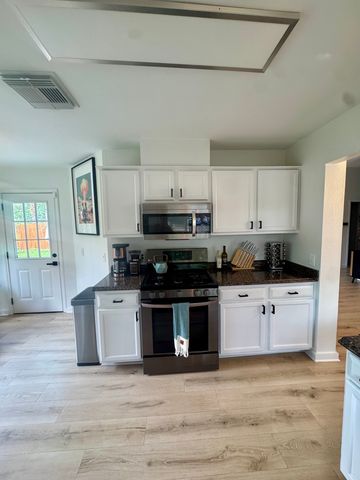 6611 Zequiel Dr, Austin, TX 78744
