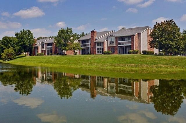 111 Macarthur Dr #4323, Willowbrook, IL 60527
