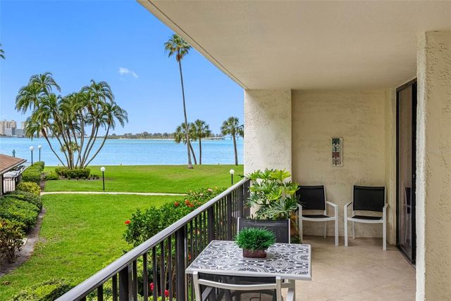 100 Oakmont Ln #203, Belleair, FL 33756