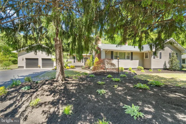 37 Skeet Rd, Medford, NJ 08055