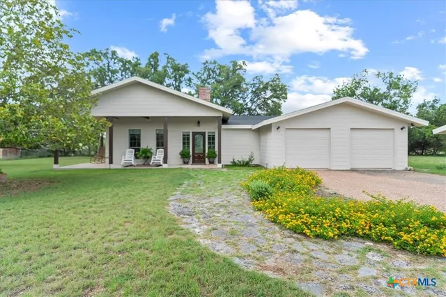 209 E  Meadow Ln, Wimberley, TX 78676