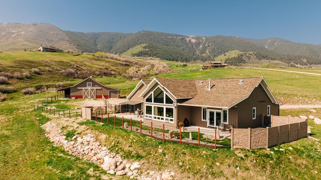 38 Red Grade Rd, Big Horn, WY 82833