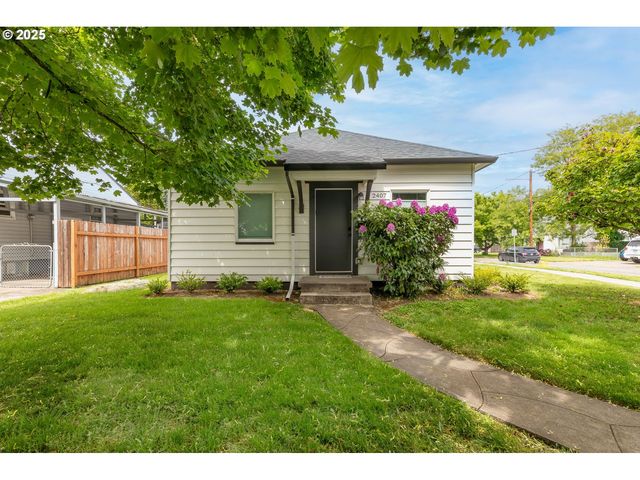 2407 N  Rosa Parks Way, Portland, OR 97217