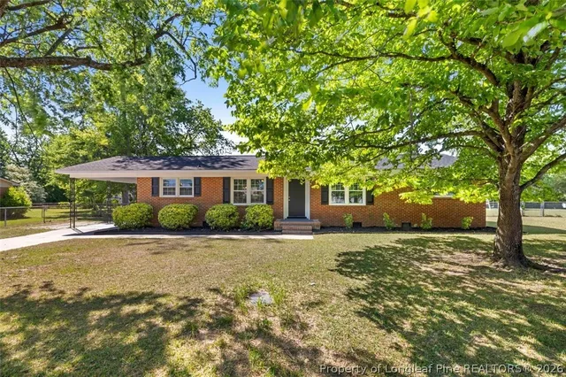 1433 Larkhall Dr, Fayetteville, NC 28304