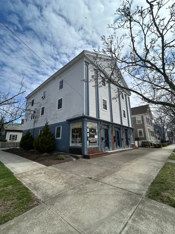 170 High St #3F, Bristol, RI 02809