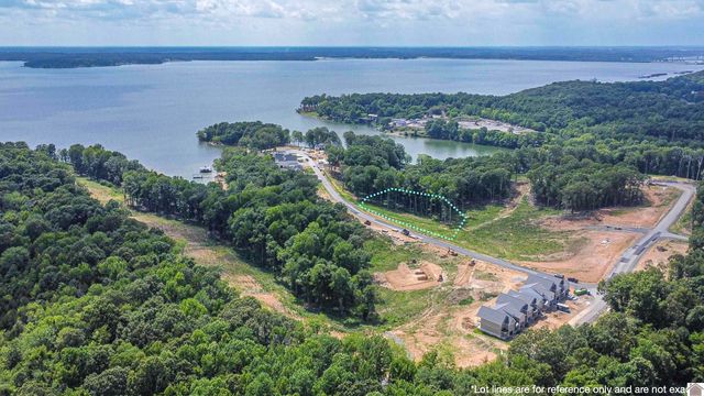 820 Eagle Point Dr, Grand Rivers, KY 42045