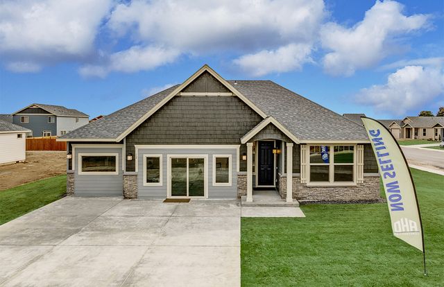 SELF TOUR Model Home Plan in Paradise Park, Quincy, WA 98848
