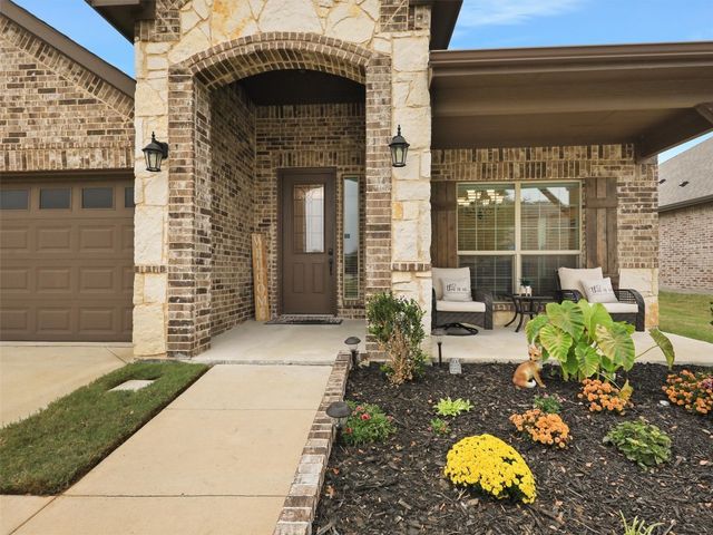 1577 Country Crest Dr, Waxahachie, TX 75165