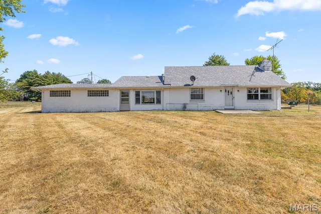 19 Hugo Rd, New Florence, MO 63363