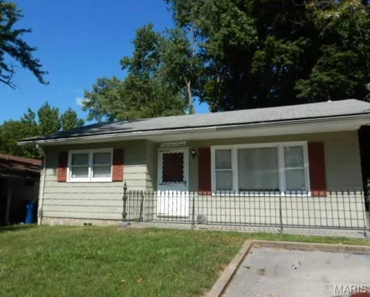 13 Cady Dr, Saint Louis, MO 63135