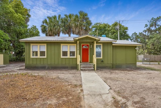 2113 Silver Lake Dr, Palatka, FL 32177