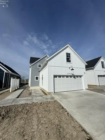 2331 Chateau Dr, Pt Clinton, OH 43452
