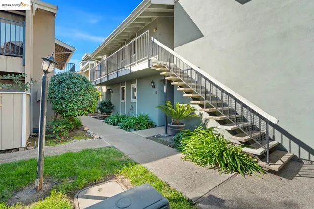 3720 W  Benjamin Holt Dr #10, Stockton, CA 95219